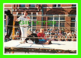 SPORTS, WRESTLING, LUTTE - GALA DE CATCH SUR LA GRANDE-PLACE, ESTAIRES (59) - TIRAGE, 300 Ex - ARBITRE, L. DEVLAMINCK - - Worstelen