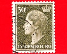 LUSSEMBURGO - Usato - 1958 - Profilo Della Granduchessa Charlotte (volta A Sinistra) Su Uno Sfondo Reticolato - 30 - 1948-58 Charlotte De Profil à Gauche