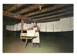 Cp, Métier, Ambert (63) - Moulin Richard De Bas - Musée Historique Du Papier - Les Etendoirs - Artisanat