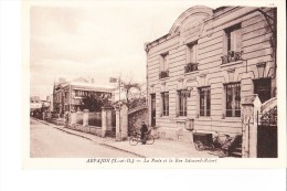 ARPAJON - La Poste Et La Rue Edouard-Robert - Arpajon