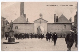 Commentry, Entrée Des Usines, 1915, Collection G. M. N° 250, Belle Animation, Plis H. G. - Commentry