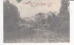 CPA-79-1910-ARGENTON-CHATEAU-L'ABREUVOIR ET LE CHATEAU - Argenton Chateau