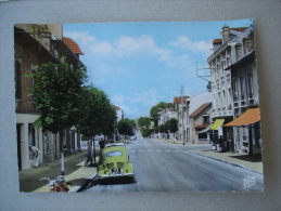 54 - JARNY - Vue Sur L'avenue Patton Et Rue De Verdun (Automobile Renault 4 CV, Mobylette...) - Jarny