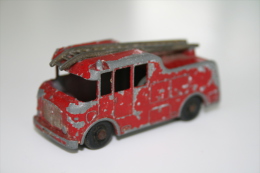 Matchbox Lesney 9C3 MERRYWEATHER MARQUIS FIRE ENGINE - Regular Wheels, Issued 1959 - Matchbox