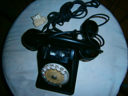 ANCIEN TELEPHONE NOIR BAKELITE AVEC ECOUTEUR   FONCTIONNE - Téléphonie