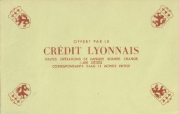 Banque  "  CREDIT   LYONNAIS   "  Sur  Fond  Vert  Clair      - Ft  =  13 Cm  X  21 Cm - Banco & Caja De Ahorros