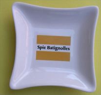 SPIE BATIGNOLLES - CENDRIER PORCELAINE - 9 X 9 Cm - 2 SCANS - Porzellan