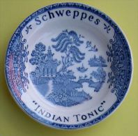 SCHWEPPES INDIAN TONIC - CENDRIER PORCELAINE - Diamètre : 12 Cm - 2 SCANS - Porzellan