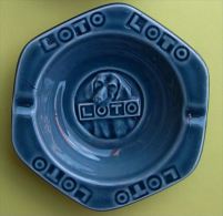 LOTO - CHIEN - CENDRIER PORCELAINE - Dimensions 14 X 13 Cm - 2 SCANS - Porselein