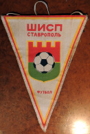 Ancien Fanion D'un Club Russe De Football à STAVROPOL En Lin écru Très Décoratif - Uniformes Recordatorios & Misc