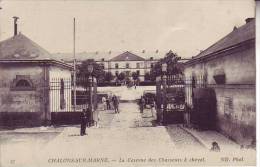 51 CHALONS SUR MARNE - (animé) La Caserne Des Chasseurs à Cheval - D16 117 - Châtillon-sur-Marne