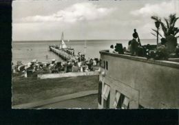 Timmendorfer Strand Landungsbrücke Strandkorb Cafe Terrasse Segelboot 5.4.1953 - Timmendorfer Strand