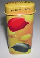 BOITE A TABAC OU CIGARETTE - POISSONS - HAUTEUR : 9 Cm - LARGEUR : 4 Cm - 2 SCANS - Boxes