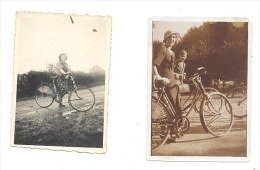 Lot De 2 Petites Photos (+/- 6 X 9 Cm) De Femmes à Vélos - 1930...1940 (sf39) - Radsport