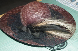 CHAPEAU  MODE PAILLE Naturelle DENTELLE Noire Et PLUMES - Sombreros, Gorros, Tocados