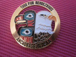 Insigna - Collector Button - Un Aigle - Badge  , Médaille, Insigne Métal émaillé 1980 Fur Rendezvous ANCHORAGE ALASKA - Obj. 'Souvenir De'