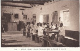 TOGO - Ecole Biblique - Classe Dans Un Temple De Village - Protestantisme - Togo