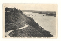 Cp, 49, Champtoceaux, La Route Au Flanc Du Coteau Et Le Pont Sur La Loire, Voyagée - Champtoceaux