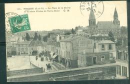 POISSY - La Place De La Mairie Et Les Deux Flèches De Notre Dame    - Abp129 - Poissy