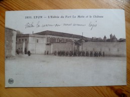 69 : Lyon - L'Entrée Du Fort La Motte Et Le Château - Caserne - Animée / Soldats - Militaria - Plan Inhabituel -(n°1091) - Lyon 7