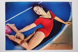 SOVIET SPORT. GYMNASTICS.  GYMNAST ELENA KARPUKHINA.  OLD Postcard 1972 - USSR - Gymnastique