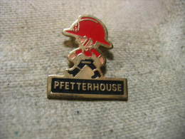 Pin´s Des Pompiers De PFETTERHOUSE (Dépt 68) - Pompiers