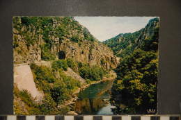 Les Gorges De Chouvigny , Le Tunnel Et La Sioule  1670  Voyagée 1966 - Andere & Zonder Classificatie