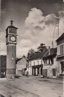 FRENEUSE (78)  LE CARREFOUR ET L´HORLOGE - Freneuse