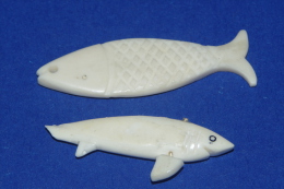 POISSON D' AVRIL Et REQUIN En Bakélite - Brooches