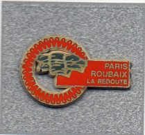 Pin´s  Sport   Cyclisme  Course  PARIS - ROUBAIX - LA  REDOUTE ? - Radsport