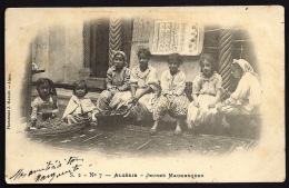 CPA PRECURSEUR- ALGÉRIE-  GROUPE DE JEUNES MAURESQUES EN 1900- TRES GROS PLAN- - Bambini