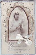 FANTAISIES. SOUVENIR DE COMMUNION. JEUNE FILLE. CARTE AVEC TISSUS . RUBAN. BRILLANTS. - Communion