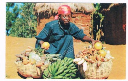 HAITI-11     PORT-AU-PRINCE : Ti-Femme Fixing Vegetable Baskets - Haïti