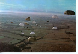 Parachutisme : Saut Face Aux Pyrénées - Photo Dujardin - Parachutisme