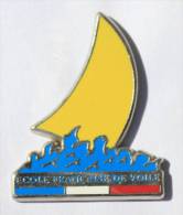 Pin's ECOLE FRANCAISE DE VOILE - Voile Jaune - Zamac - Decat - C1223 - Sailing, Yachting