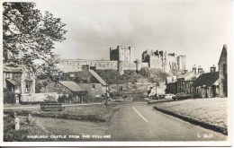 NORTHUMBERLAND - BAMBURGH CASTLE FROM THE VILLAGE RP Nm288 - Autres & Non Classés