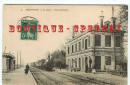 37 - MONNAIE < Arrivée Du Train à La Gare De Chemin De Fer - Railway Station - Bahnhof - Dos Scanné - Monnaie