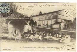 Carte Postale Ancienne Valence D´Agen - Fontaine Et Lavoir - Métiers, Laveuses, Lavandières - Valence