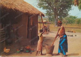 AFRICA IN COULEURS 7622 IRIS- PREPARATION DU REPAS, MEAL,  Vintage Old Postcard - Zonder Classificatie