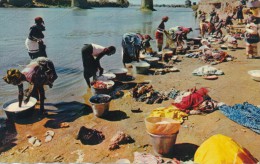 AFRICA IN COULEURS 3447 -Washerwoman, Lavandière, River, Vintage Old Postcard - Ohne Zuordnung