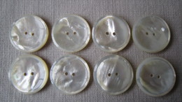 Lot De 8 Boutons Nacre 2,5 Cm - Knopen