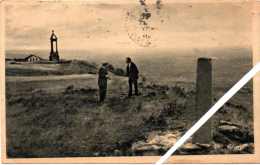 Aubière : Plateau De Gergovie, Le Monument Et La Hutte. Animée. - Aubiere