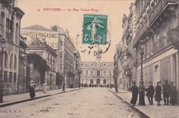 CPA  86 - VIENNE -   POITIERS  - La Rue Victor Hugo - TTBE - Poitiers