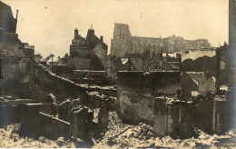 SAINT QUENTIN (02) Carte Photo Guerre 1914-1918 Quartier  De La Cathédrale Bombardé - Saint Quentin