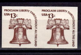 U.S.A. 1975 13 Cent Liberty Bell Imperf Pair #1618b - Variedades, Errores & Curiosidades