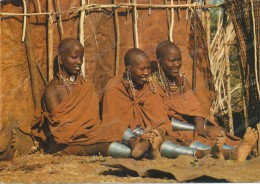 AFRICA, MASAI GIRLS, OUTSIDE THE HUT,JEUNES FILLES MASAI, DEVANT LEUR HUTTE, Old Photo Postcard - Non Classés