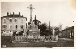 MONTFAUCON-DU-VELAY MONUMENT AUX MORTS DE 1914-1918 - Montfaucon En Velay