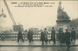Delcampe - 75 PARIS 06 / Inondations 1910, Au Pont Des Saints Pères / - Paris (06)