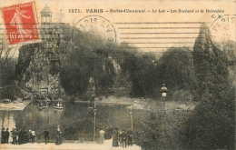 75 PARIS  XIX BUTTES CHAUMONT LE LAC LES ROCHERS ET LE BELVEDERE - Paris (19)