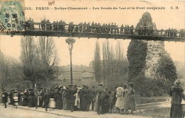 75 PARIS  XIX BUTTES CHAUMONT LES BORDS DU LAC ET LE PONT SUSPENDU - Paris (19)
